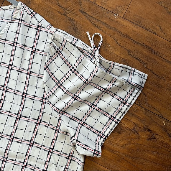 Plus size Wmns blouse bundle of 2 Flowy patterned plaid & sleeveless floral 4xlg - Picture 4 of 16